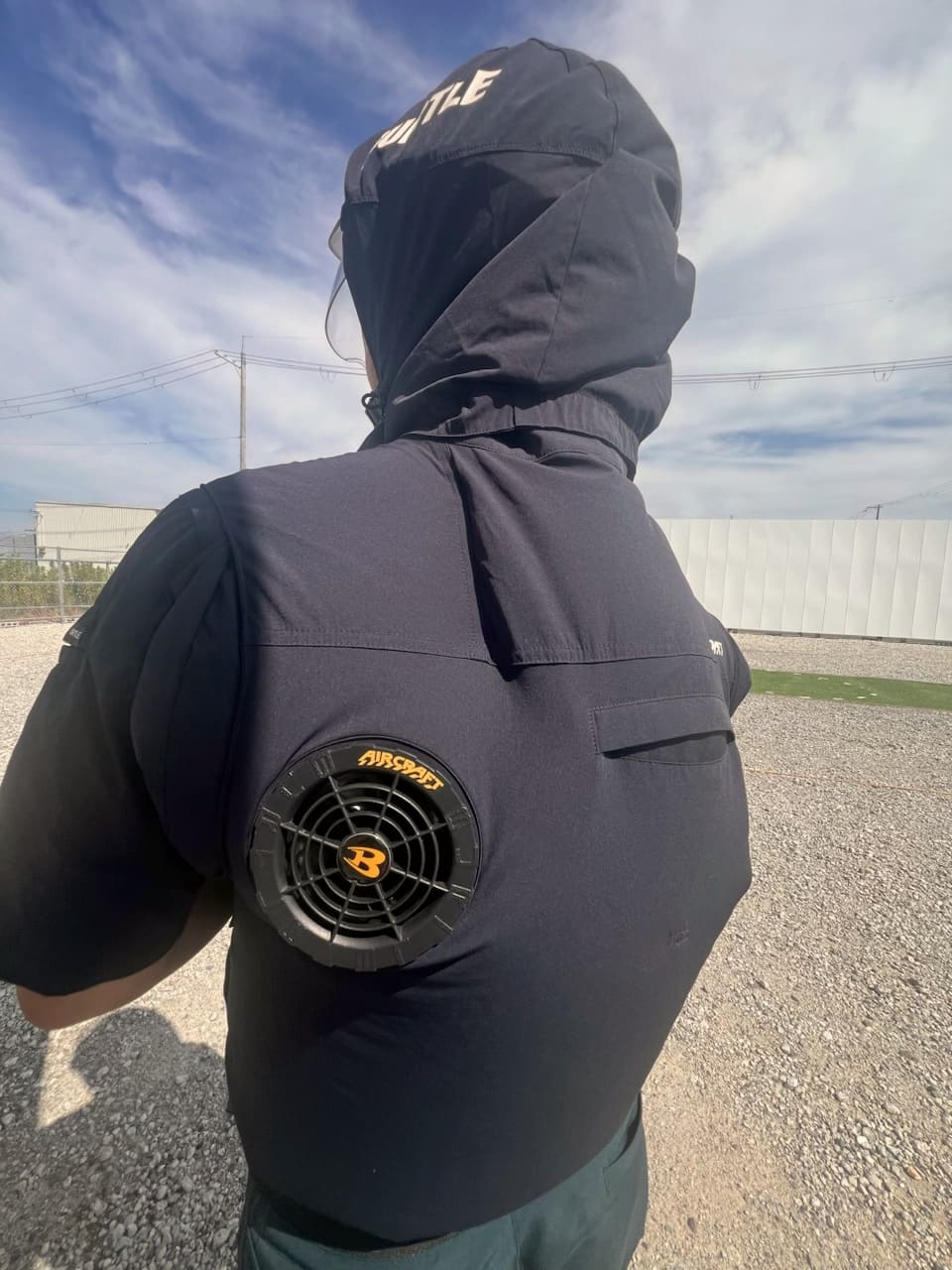 無料貸出しているファン付き空調服の背面ファン部分